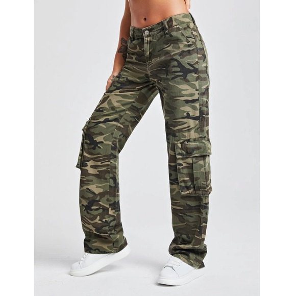 Camo Print Cargo Pants - Picture 4 of 7